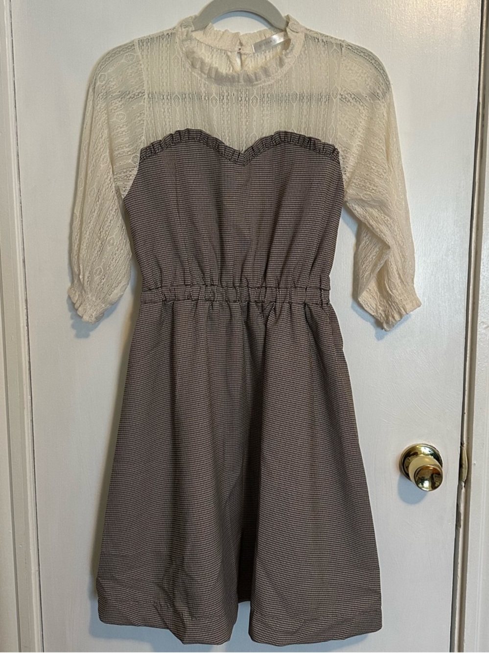 Beautiful Women’s Cream Lace and Brown Dress 🤎